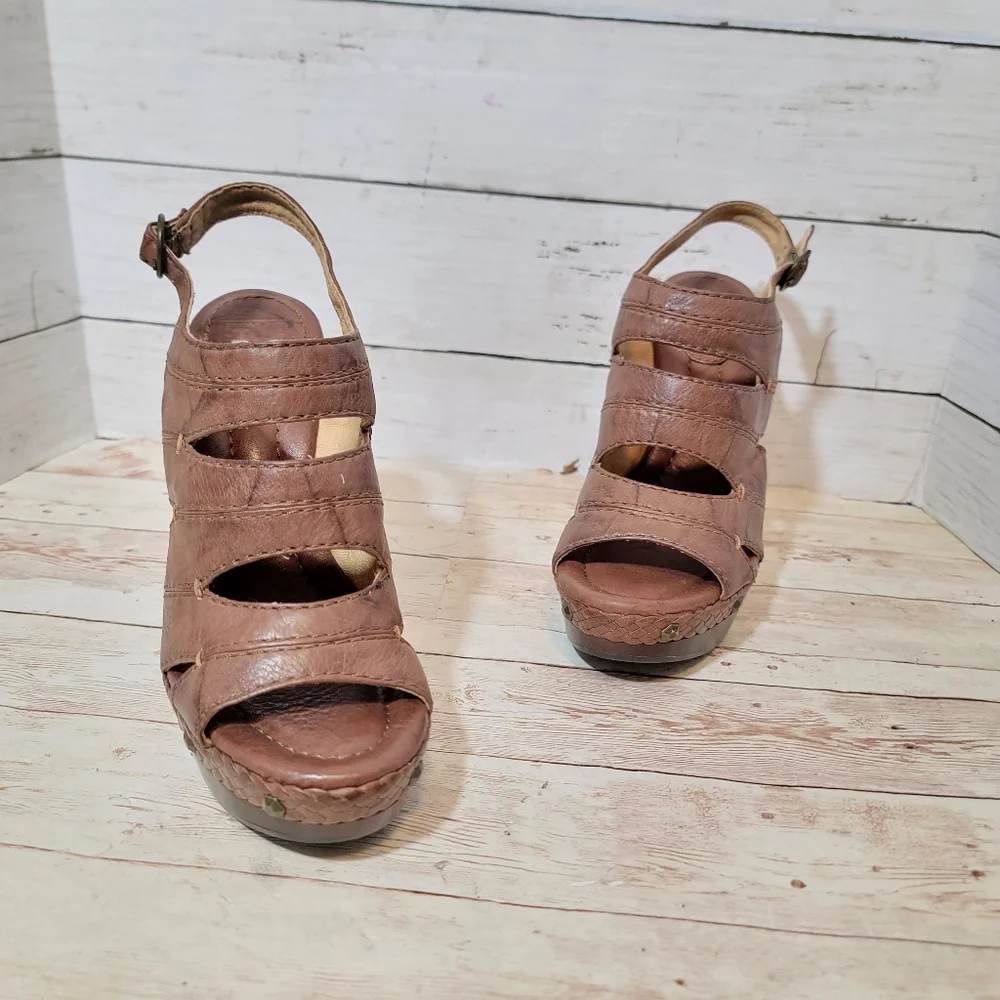 Frye Dara Campus Stitch Heels - Picture 8 of 14